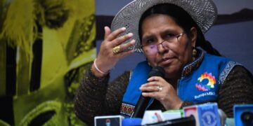 Impiden salida  de exministra  por la frontera  con Argentina