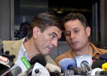 Paz y Lara están en Panamá; uno, en foro de la CAF y otro, en sesiones del Parlamento Andino