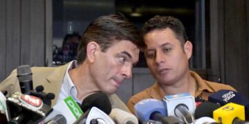 Paz y Lara están en Panamá; uno, en foro de la CAF y otro, en sesiones del Parlamento Andino