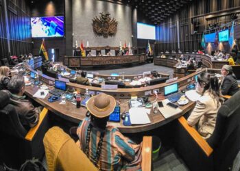 Senado aprueba proyecto de ley para frenar nueva escala de tarifas aéreas