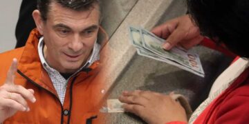 Gobierno anuncia devolución de ahorros en dólares a familias que tienen hasta $us 1.000