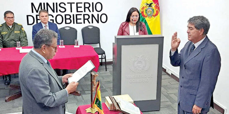 Paredes asume como nuevo viceministro de  Régimen Interior y Policía tras destitución de Calla