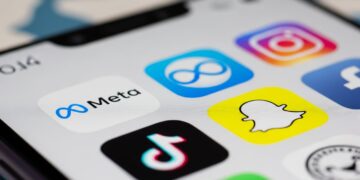 Cada vez más países aprueban leyes para prohibir el uso de redes sociales entre menores