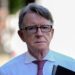 Liberaron bajo fianza al ex embajador británico en EEUU, Peter Mandelson: permanecerá bajo investigación por conducta indebida