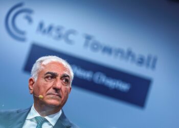 Las tensiones entre el hijo del último sha de Irán y los disidentes kurdos muestran grietas en la oposición iraní