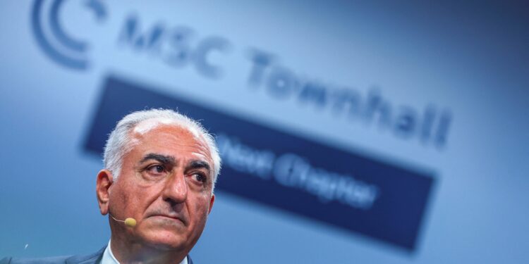 Las tensiones entre el hijo del último sha de Irán y los disidentes kurdos muestran grietas en la oposición iraní