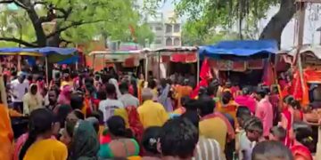 Una avalancha humana en un templo de India dejó ocho muertos y varios heridos