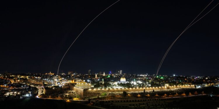 EN VIVO: Hay 19 heridos en Israel por un bombardeo de Irán, que lanzó un ataque contra la oficina de Netanyahu