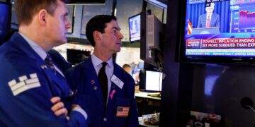 EN VIVO: Wall Street opera mixta y el petróleo supera los 100 dólares a la espera de conversaciones entre EEUU e Irán