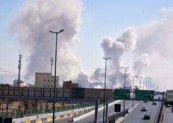 EN VIVO | Estados Unidos e Israel atacaron el principal aeropuerto de Irán y la sede de la Defensa Aérea del régimen