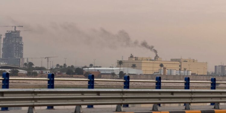 EEUU instó a sus ciudadanos a abandonar Irak tras los ataques contra su embajada en Bagdad