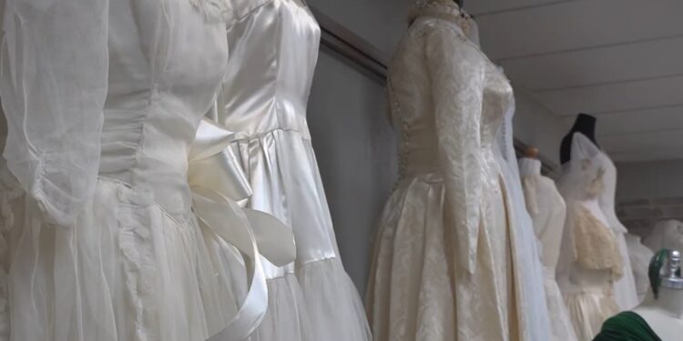 Vestidos de novia de la Segunda Guerra Mundial: el inesperado tesoro sentimental que cuenta historias