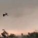 Así salió volando un hombre arrastrado por el fuerte temporal en India que dejó 117 muertos