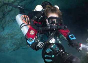 Las primeras imágenes de la cueva submarina en Maldivas donde cinco buceadores italianos murieron