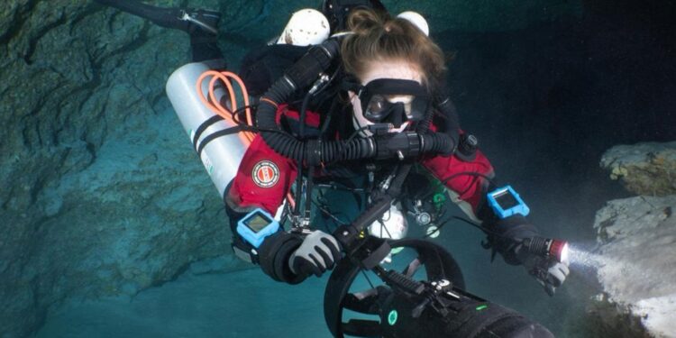 Las primeras imágenes de la cueva submarina en Maldivas donde cinco buceadores italianos murieron