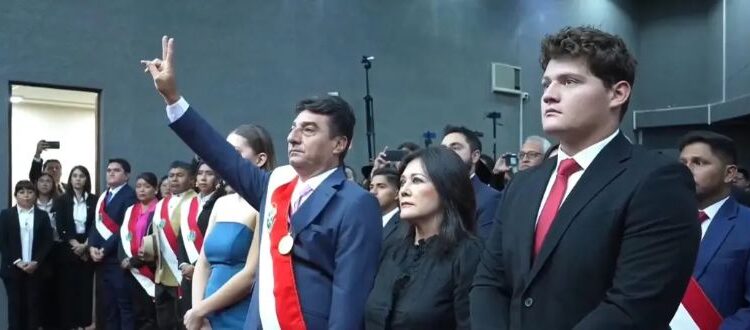 Johnny Torres asume su segundo mandato como alcalde de Tarija y compromete defensa de la ciudad y la libertad