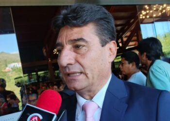 Torres ofrece a Tarija como sede presidencial alternativa y para albergar el fútbol internacional en IV Centenario