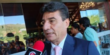 Torres ofrece a Tarija como sede presidencial alternativa y para albergar el fútbol internacional en IV Centenario