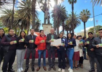 Entregan tazas de cerámica para el desayuno escolar