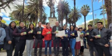 Entregan tazas de cerámica para el desayuno escolar