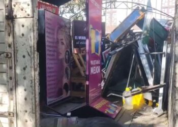 Alcaldía de Tarija realiza operativos de despeje de aceras para garantizar el tránsito peatonal y fortalecer la imagen turística de la ciudad