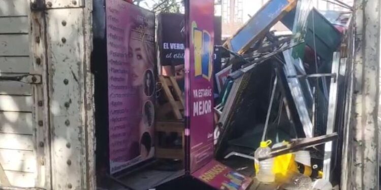 Alcaldía de Tarija realiza operativos de despeje de aceras para garantizar el tránsito peatonal y fortalecer la imagen turística de la ciudad