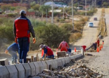 Alcaldía coloca las jardineras en barrio Nuevo Amanecer