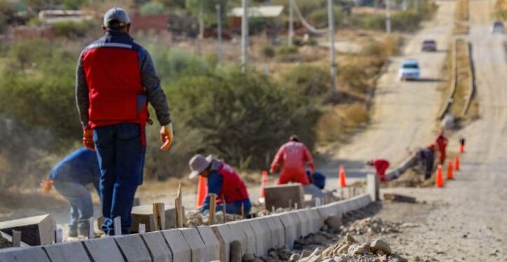 Alcaldía coloca las jardineras en barrio Nuevo Amanecer