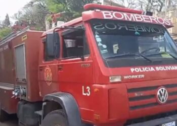 Incendio en pleno centro de Tarija moviliza a unidades de emergencia