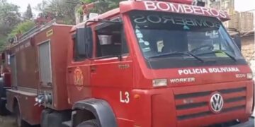 Incendio en pleno centro de Tarija moviliza a unidades de emergencia