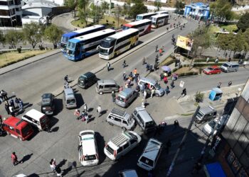 Autotransporte de La Paz evaluará hoy el fin de su protesta tras negociaciones