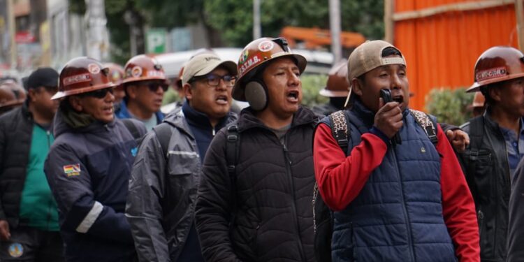 Analistas ven señales de presión en el pliego de la COB