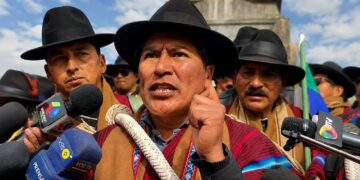 Dirigencia campesina exige la renuncia del presidente Paz, niega nexos con Evo Morales y anuncia cabildo en Pucarani tras 43 días de bloqueos