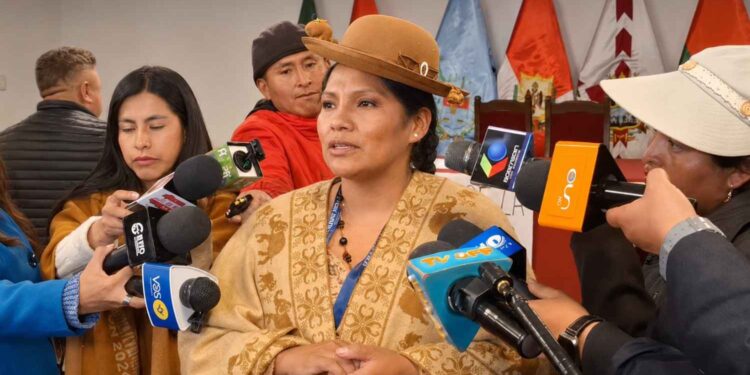 Senadora Ana Crispín propone renuncia presidencial como solución a crisis