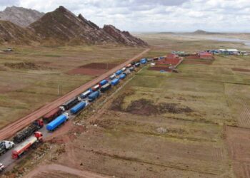 Más de 5000 transportistas parados por bloqueos reclaman atención urgente