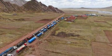 Más de 5000 transportistas parados por bloqueos reclaman atención urgente