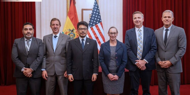 Bolivia y EE.UU. pactan cooperación contra narcotráfico con $us20 millones