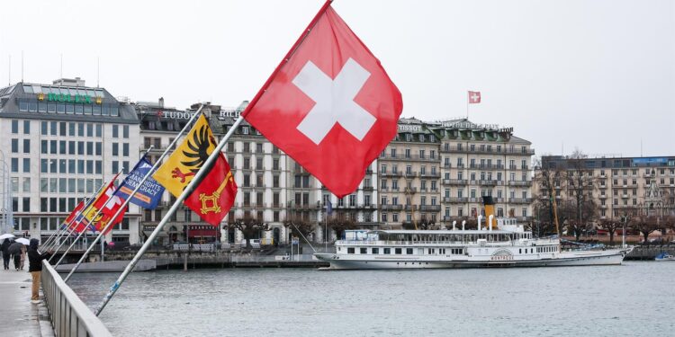 Suiza rechaza limitar su población a 10 millones y mantiene su política migratoria