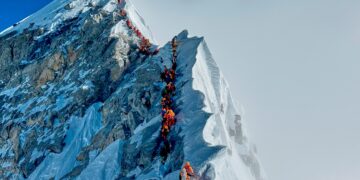 Qué le pasa al cerebro, los pulmones y el cuerpo en la zona de la muerte del Everest