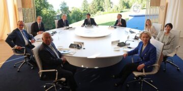 Los líderes del G7 celebran una sesión especial junto a Zelensky para abordar la guerra en Ucrania y aumentar la presión sobre Rusia