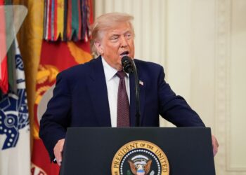 Trump advirtió que EEUU podría imponer peajes en Ormuz si el régimen de Irán no llega a un acuerdo final en 60 días