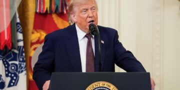 Trump advirtió que EEUU podría imponer peajes en Ormuz si el régimen de Irán no llega a un acuerdo final en 60 días