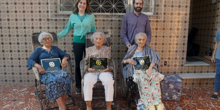 Suman 316 años, son récord Guinness y ahora la ciencia busca en su ADN los genes de la longevidad
