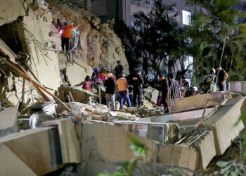 Venezuela reporta 32 fallecidos y más de 700 heridos tras doble terremoto de 7,2 y 7,5