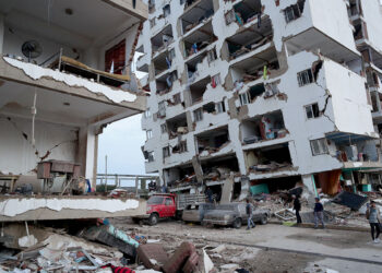 El grito de auxilio en una ciudad devastada en Venezuela que espera por rescatistas