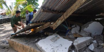 El balance del terremoto de Filipinas subió a 35 muertos mientras los equipos de rescate siguen buscando desaparecidos
