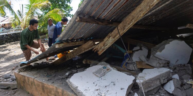 El balance del terremoto de Filipinas subió a 35 muertos mientras los equipos de rescate siguen buscando desaparecidos