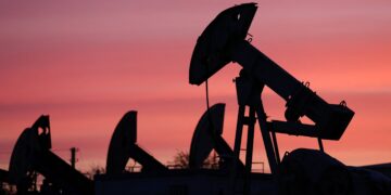 El precio del petróleo cae con fuerza ante el avance de un acuerdo entre Estados Unidos e Irán