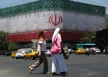 Inflación, desempleo y temor a una nueva ola represiva: lo que el fin de la guerra no resuelve para millones de iraníes