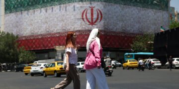 Inflación, desempleo y temor a una nueva ola represiva: lo que el fin de la guerra no resuelve para millones de iraníes